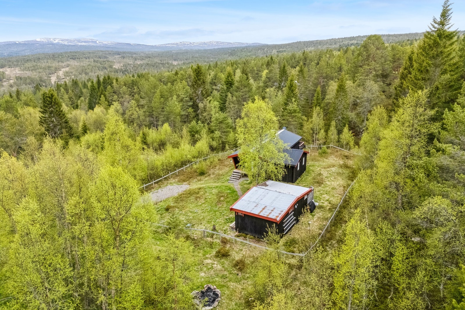 Kort kjøretur til Orkanger med butikker, servering og servicetilbud Galleribilde