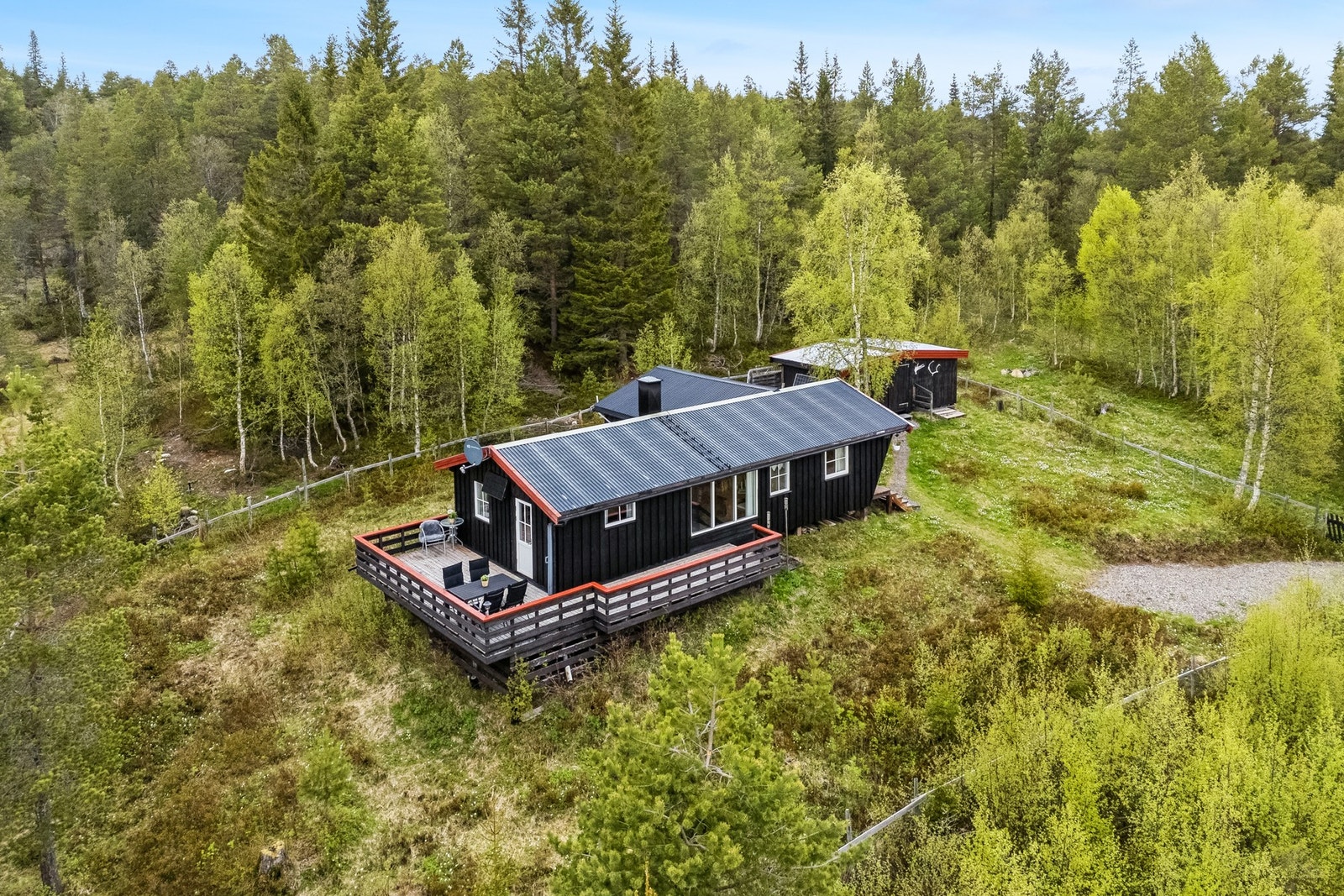 Hytta ligger tilbaketrukket. Perfekt for deg som søker ro og avkobling. Galleribilde