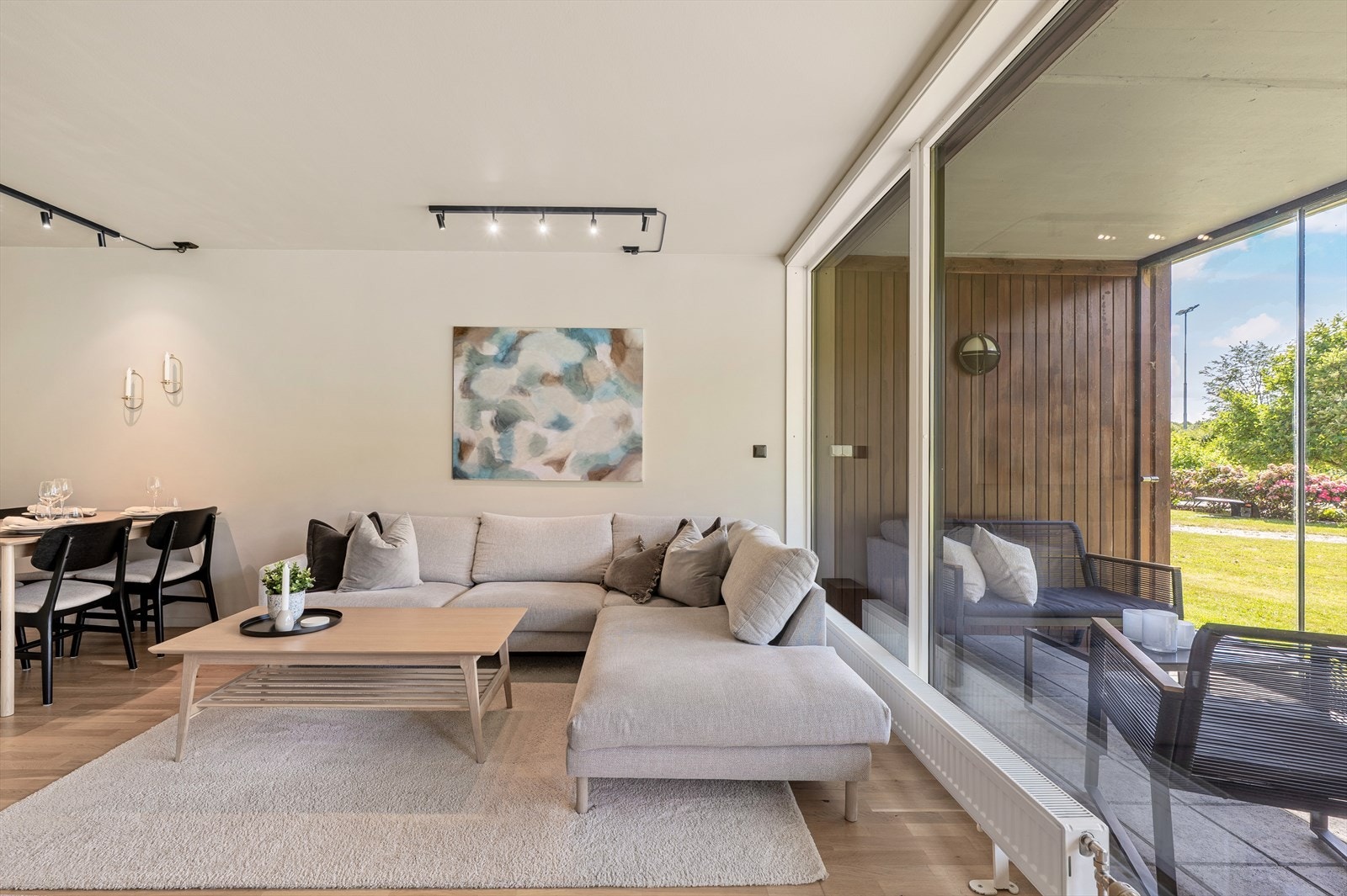 Leiligheten ligger i første etasje med enkel adkomst via heis fra det lukkede garasjeanlegget. Galleribilde