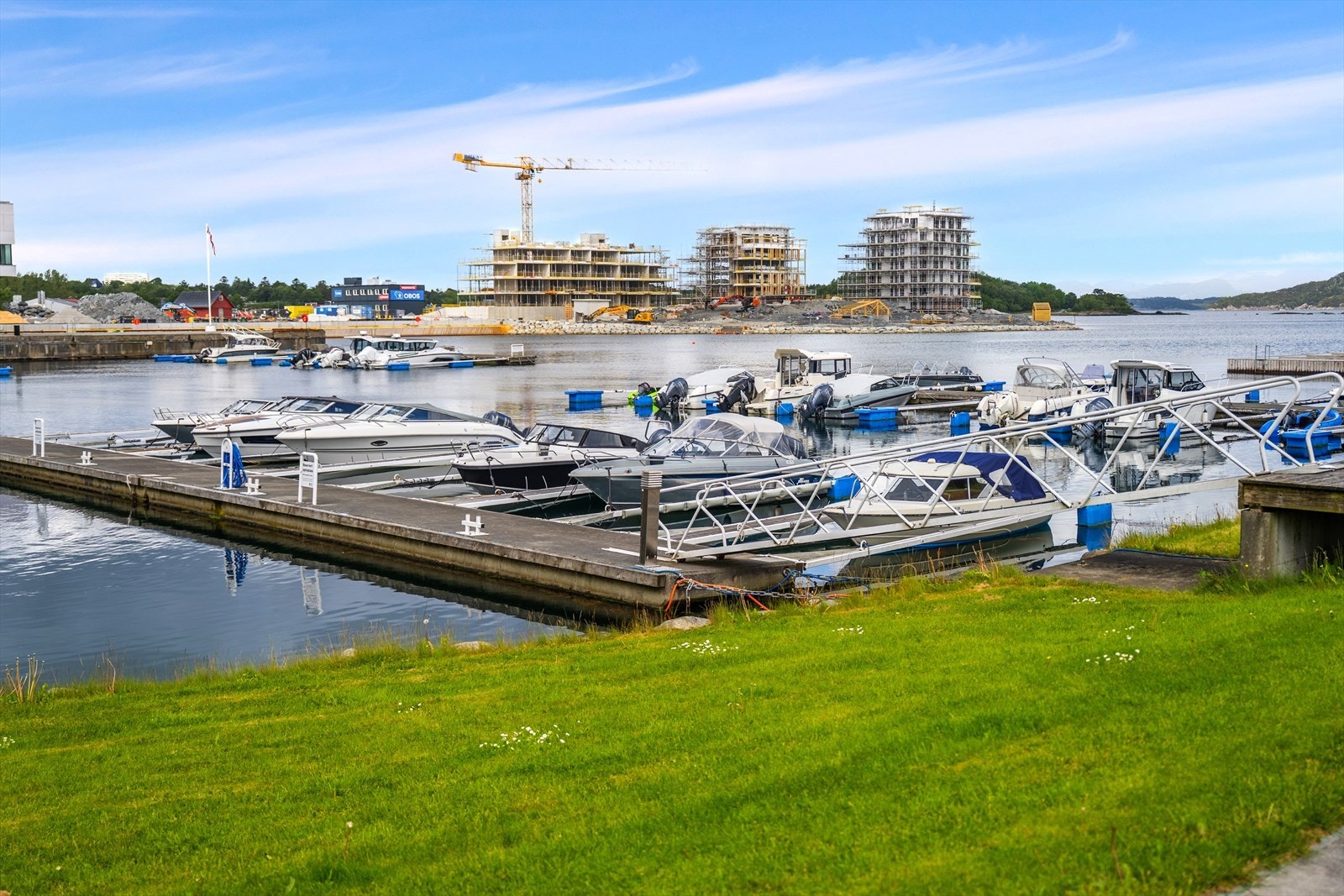 Steinkast unna maritime omgivelser. Galleribilde