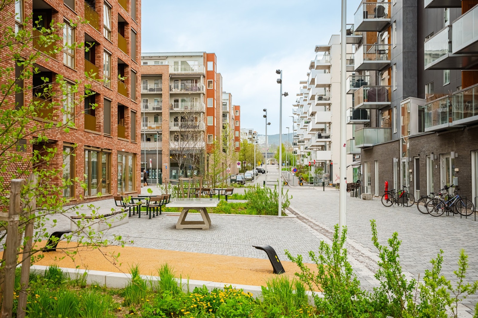 Nærområdene rundt boligen byr på flere lekeplasser og store bilfrie arealer Galleribilde