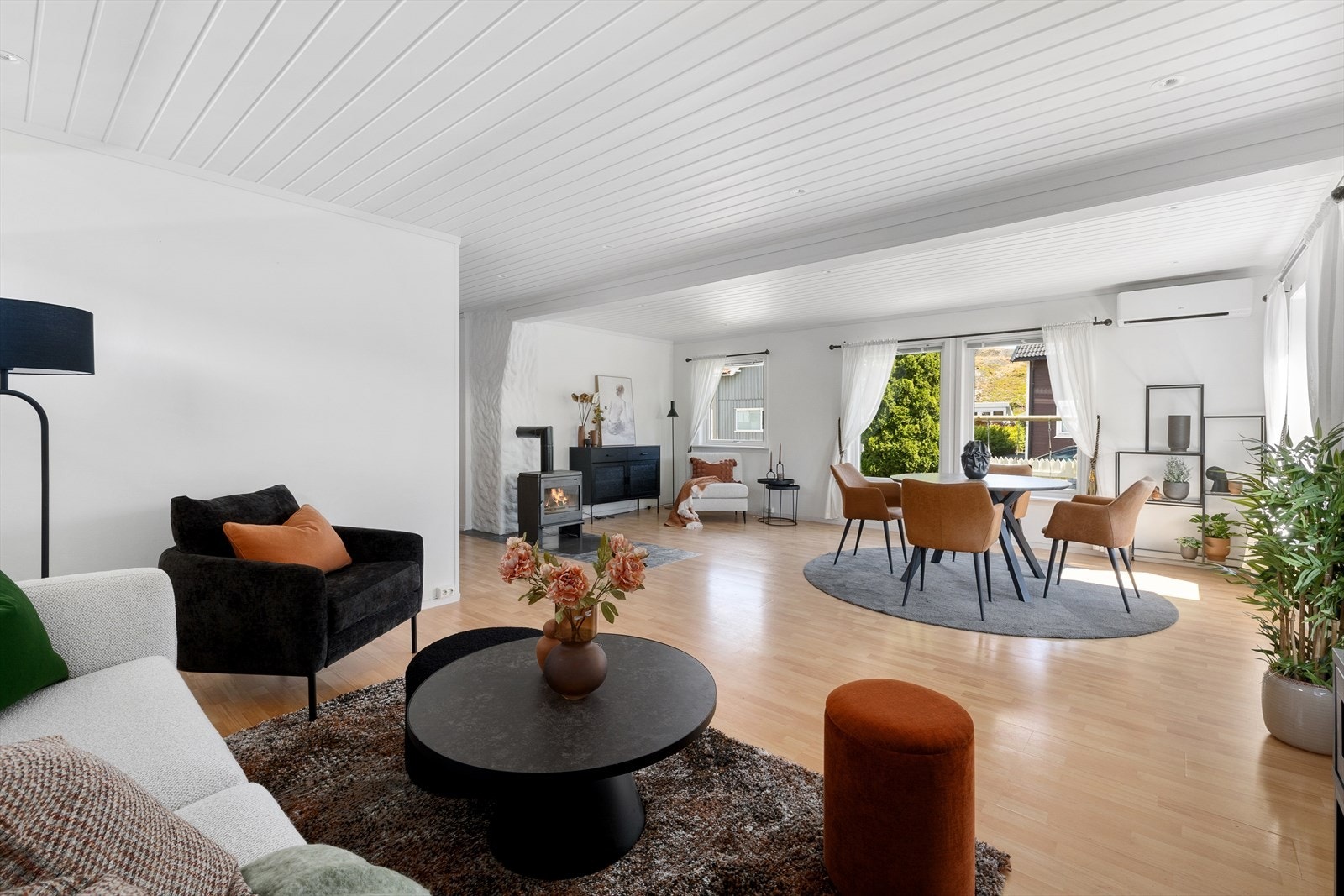 Hjemmet er lyst og delikat innredet med vekt på at detaljer og modernisering skal skape et helhetlig preg hva gjelder farge-/materialvalg. Galleribilde