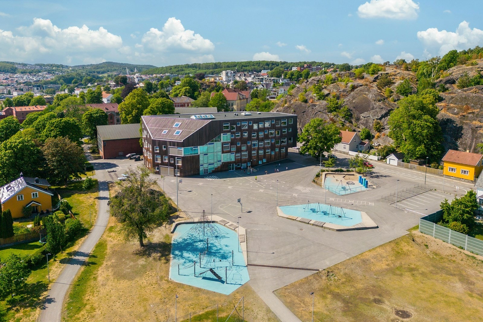 Kort vei til barne -og ungdomsskole. Galleribilde