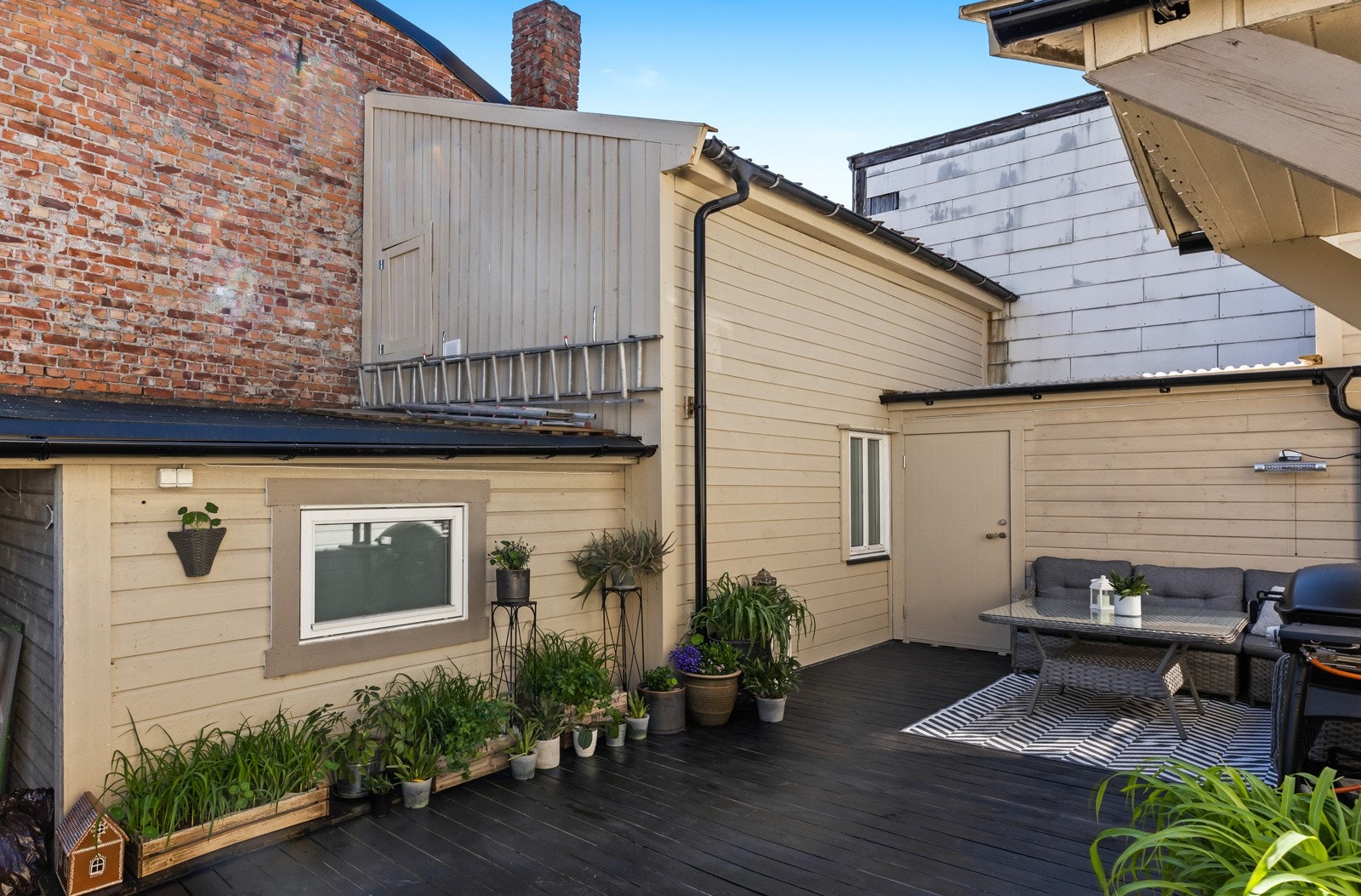 Solrik og skjermet uteplass - perfekt for lange sommerkvelder. Galleribilde