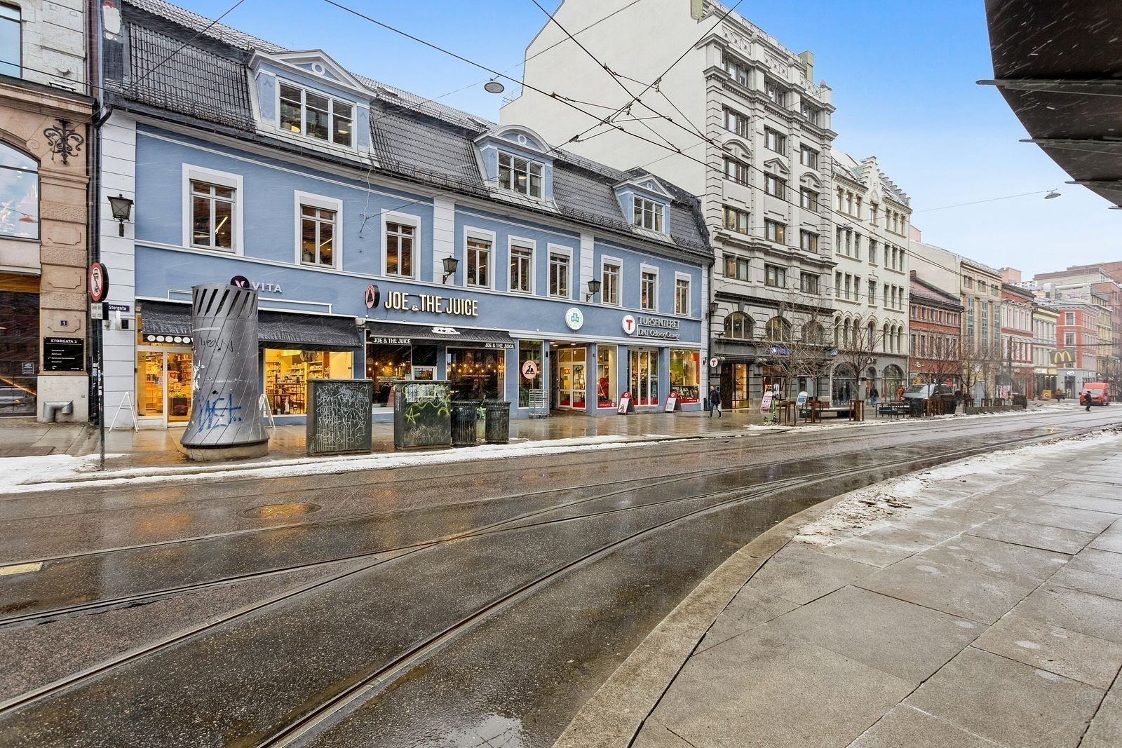 Kontorene ligger i Storgata ved Domkirken, kun noen minutters gange fra Jernbanetorget og Oslo S. Galleribilde