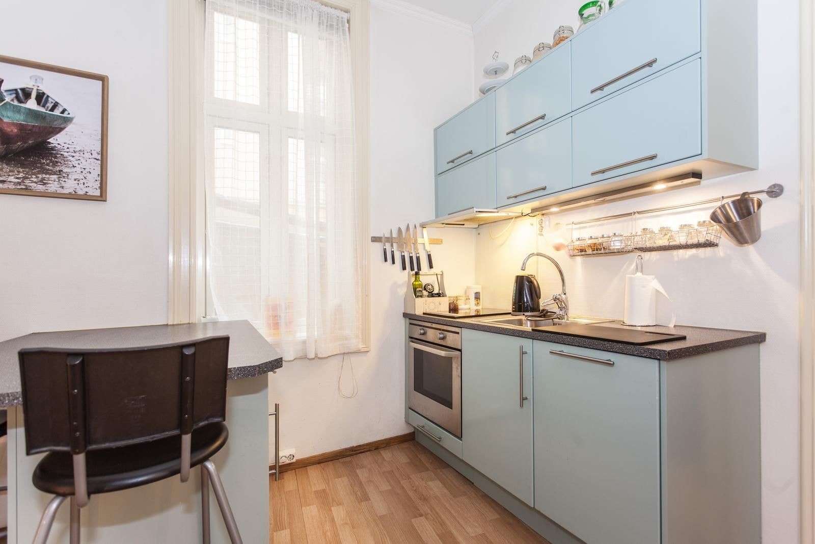 Kjøkkeninnredning med spiseplass Galleribilde