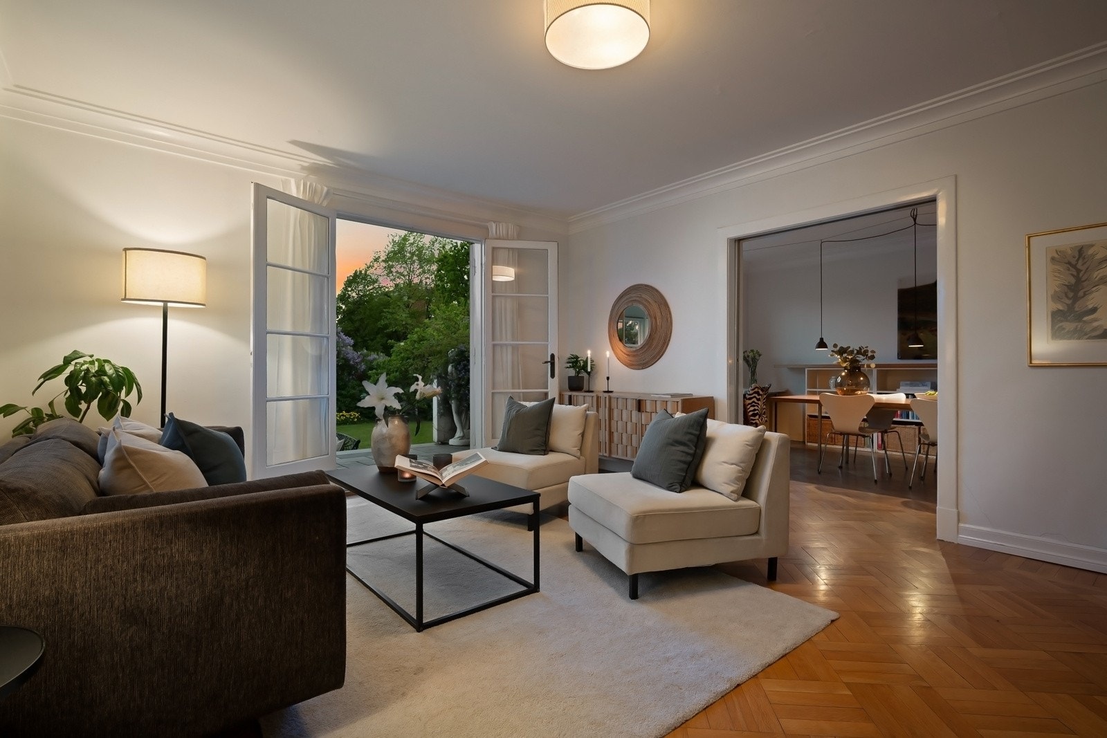 Dette er et ypperlig hjem for familien, med god plass i de sosiale sonene. Galleribilde