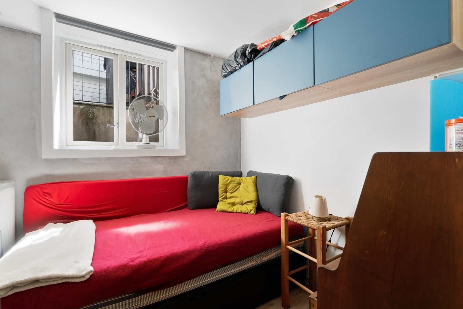 Denne delen er godkjent bruksendret i 2024 og inneholder en gang, stue med åpen kjøkkenløsning, bad, soverom og et innredet rom. Galleribilde