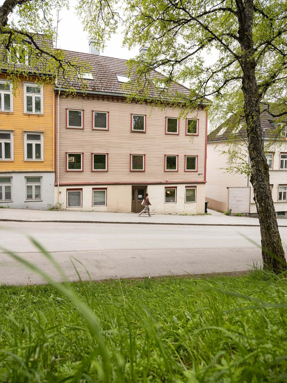 Nabolaget består for det meste av sjarmerende, gamle bygårder og rolige gater, som gjør Møllenberg til en hyggelig bydel å vandre rundt i. Det er etablert takoverbygd sykkelparkering i bakgård. Galleribilde