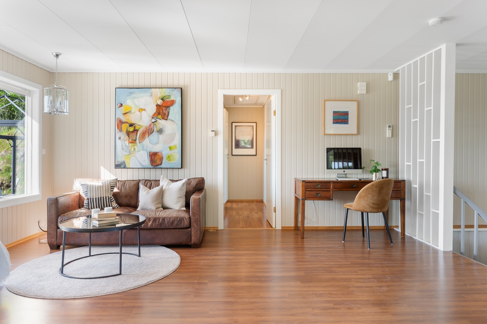 I hovedetasjen er det 2 (3) soverom og 1 bad. Galleribilde