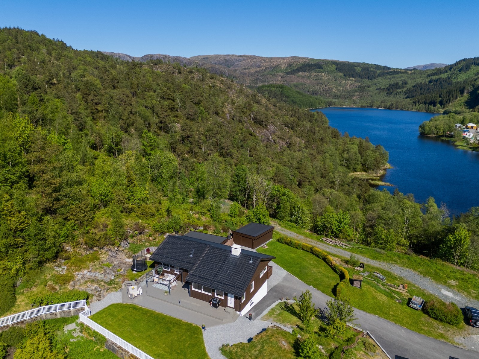 Utsikt mot Myrdalsvatnet, som også er en fin tur. Galleribilde