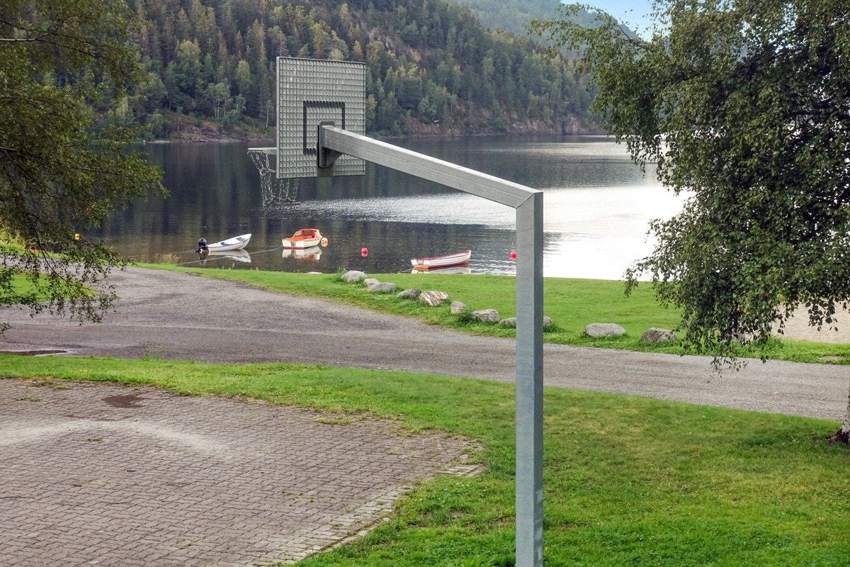 I denne vakre delen av Lier kan man nyte fred og ro. Dersom man vil leve aktivt, er det også mange flotte muligheter for det. Galleribilde