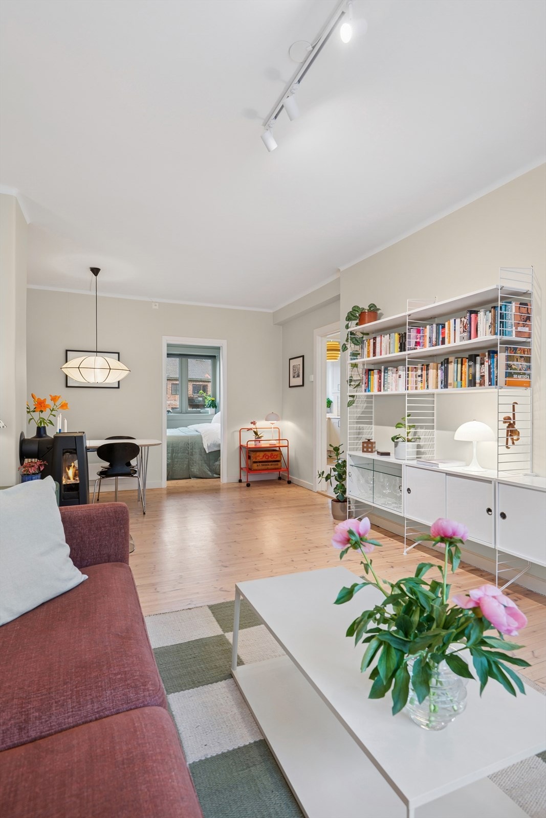 Både vegger og tak ble helsparklet og malt i 2024. Galleribilde