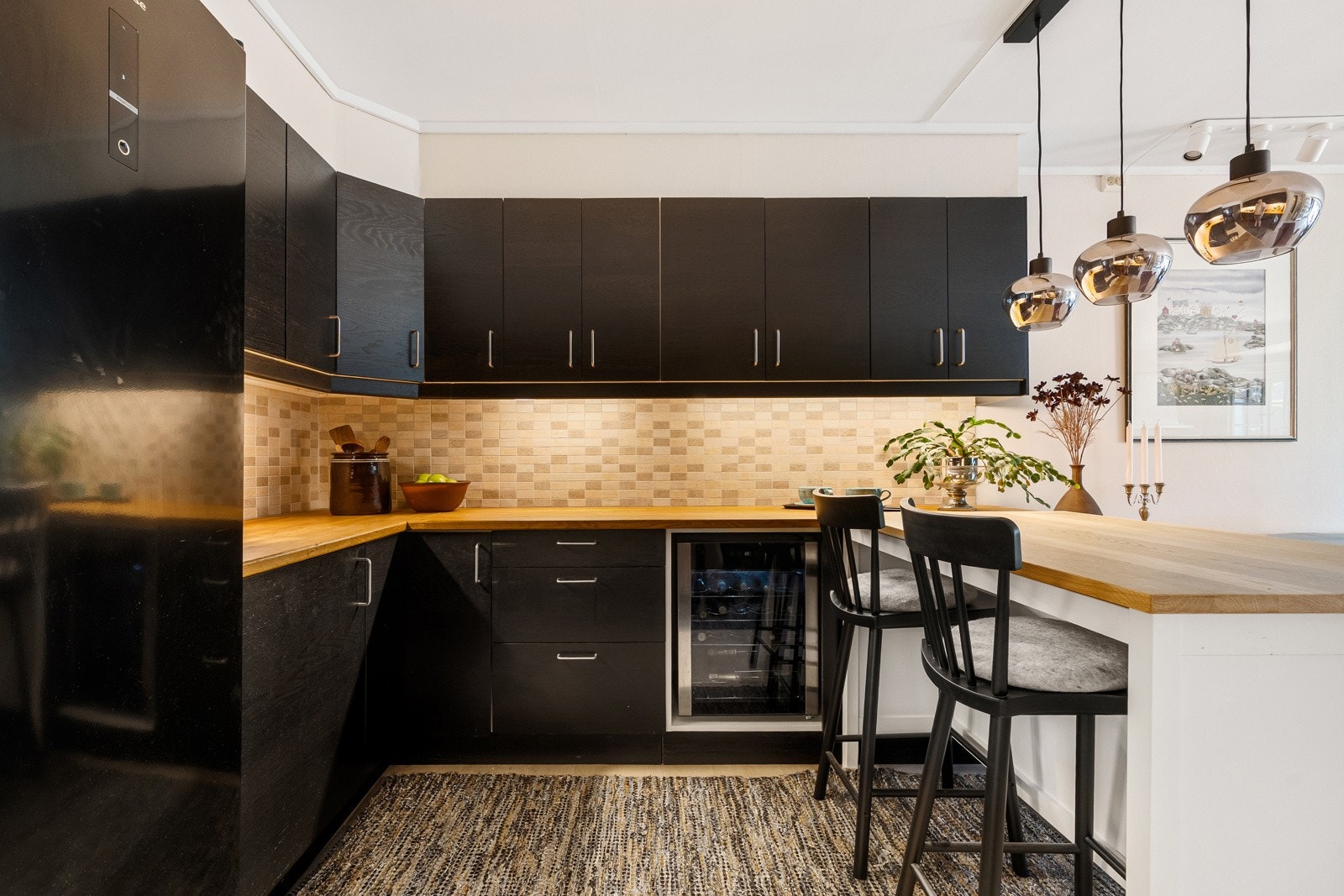 Du har masse god skap- og skuffplass til det du måtte ha av kjøkkenredskaper og utsyr. Galleribilde