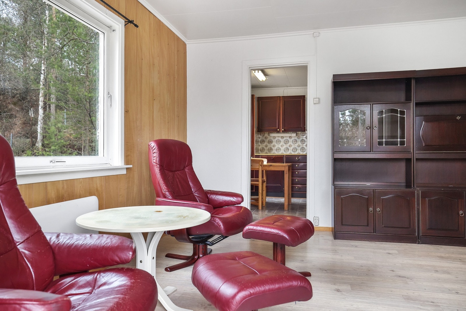 Fra stuen er det inngang til kjøkkenet. Galleribilde