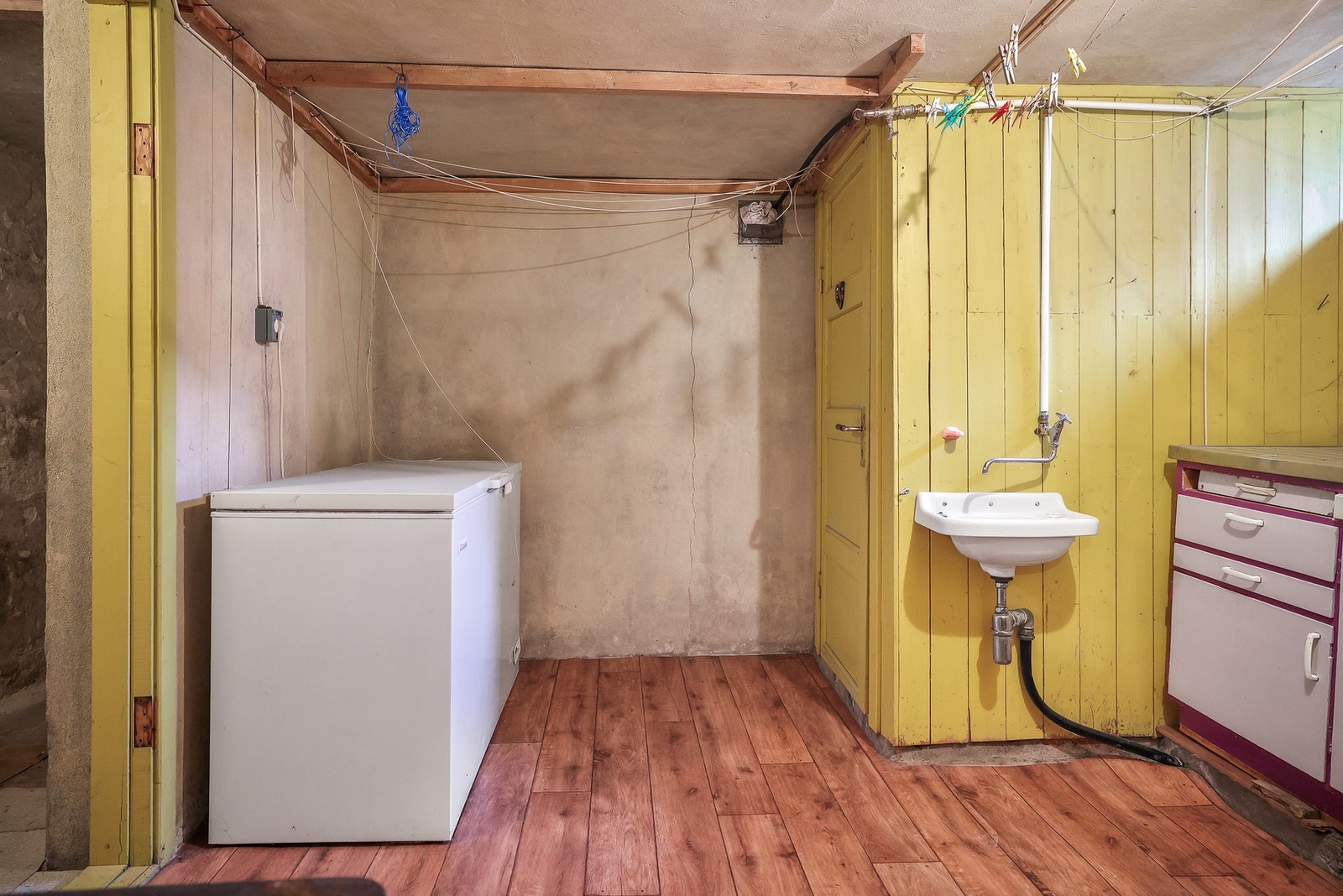 Kjeller med plass til fryser. Galleribilde