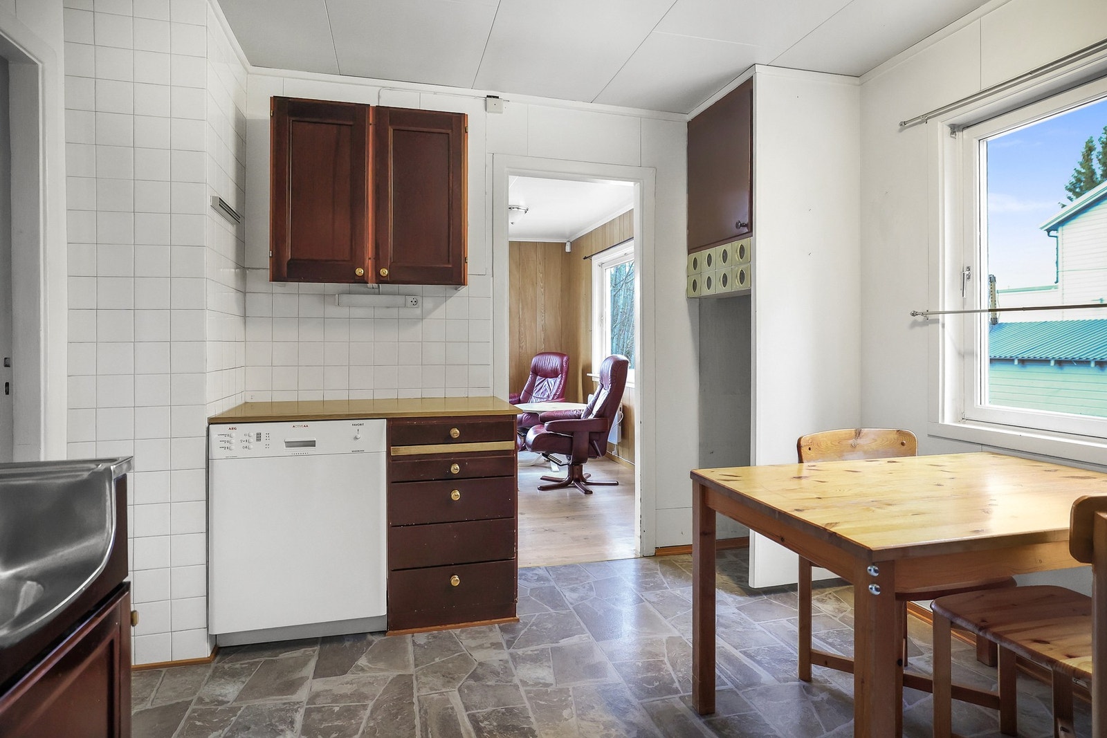 Kjøkkenet er romslig og har en fin utforming. Galleribilde