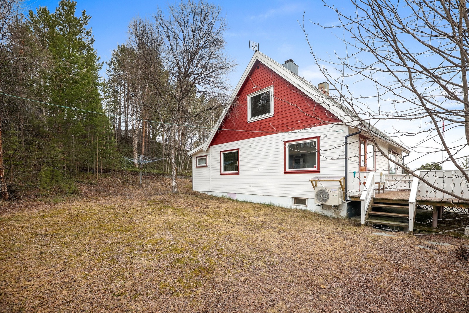 Terrassen har også adkomst fra hage. Galleribilde