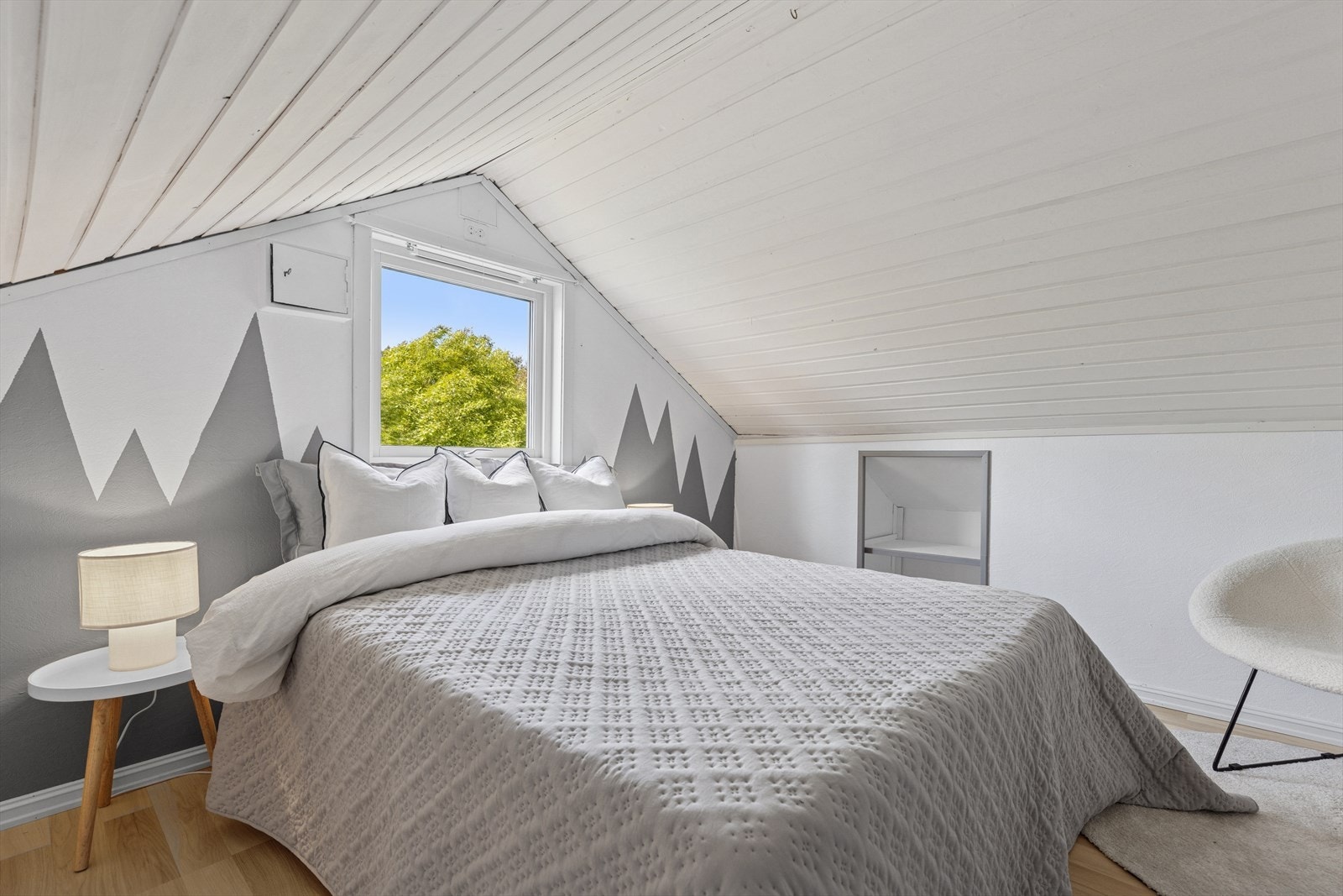 Soverommet er av god størrelse, med plass til dobbeltseng. Galleribilde