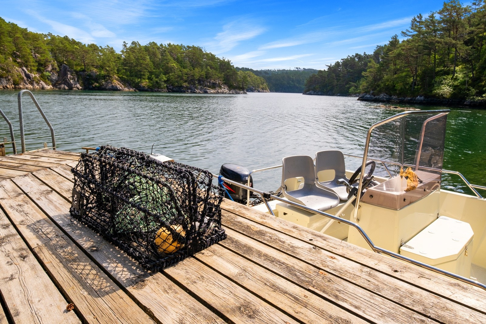 Det er gode plasser for både fiske og teinesetting like ved hytten. Galleribilde