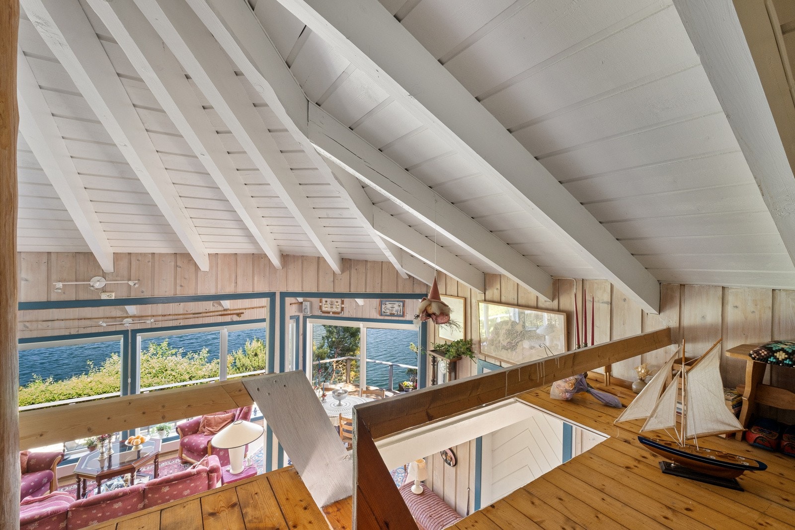 Hytten ble tilkoblet strøm via sjøkabel i 2003. Galleribilde