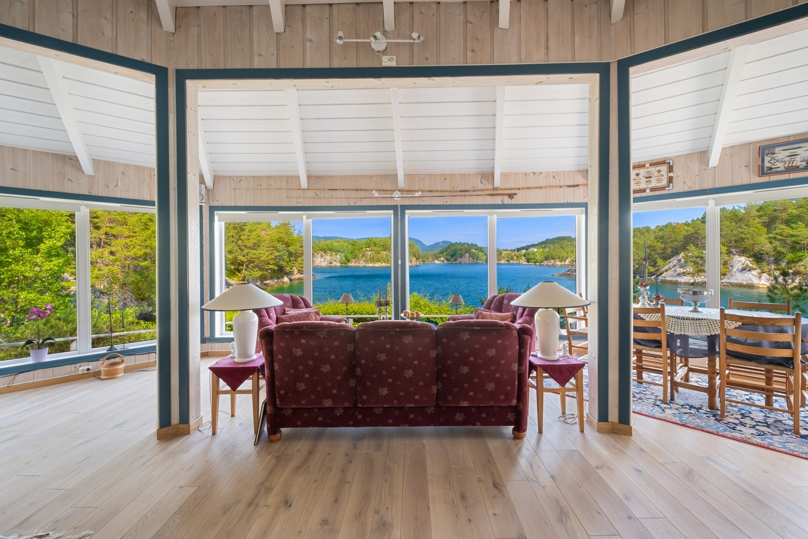 Store vindu sikrer at du kan nyte utsikten til det fulle Galleribilde