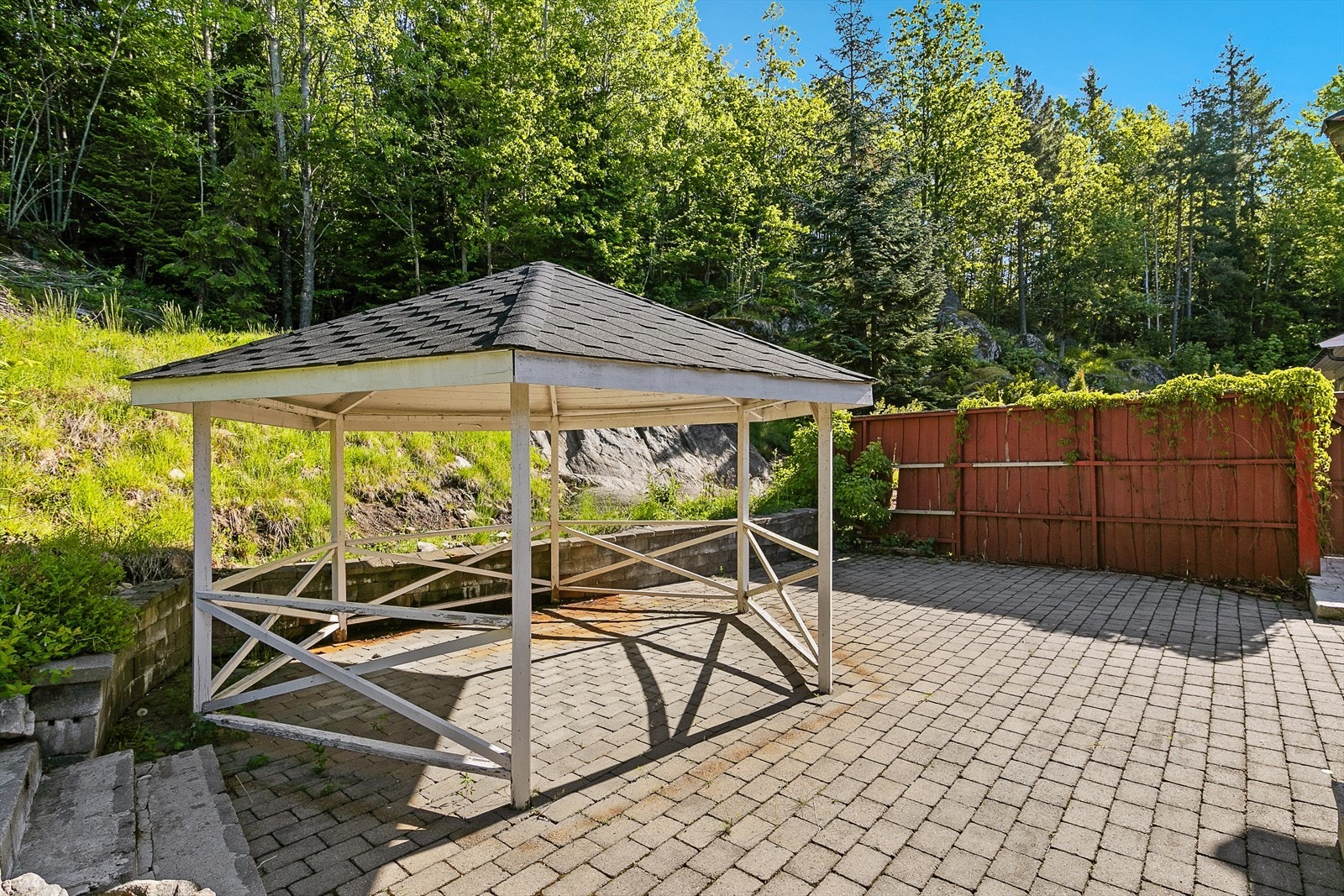 Usjenert uteplass Galleribilde