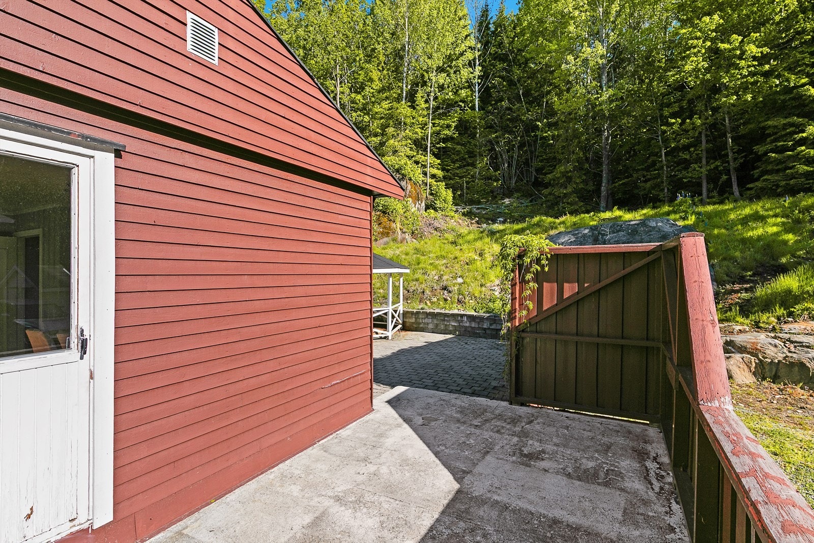 Terrassedekke over garasje med utgang fra stuen Galleribilde