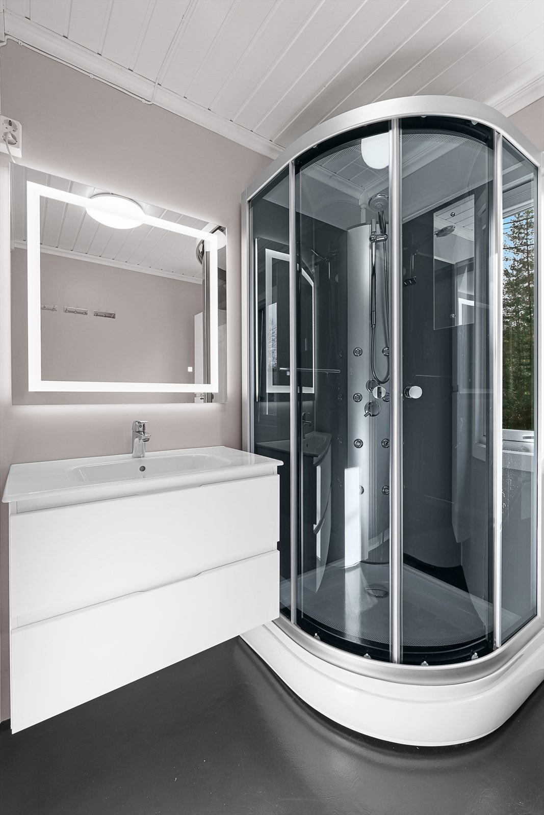 Bad i hovedetasjen Galleribilde