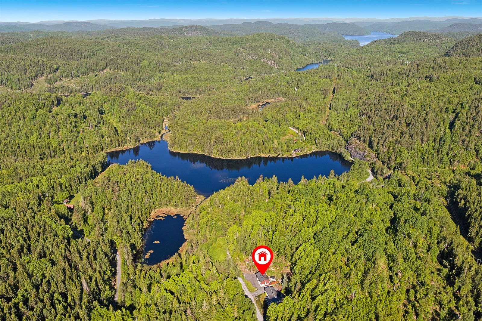 Naturskjønne omgivelser. Et natureldorado med umiddelbar nærhet til skog og vann! Galleribilde