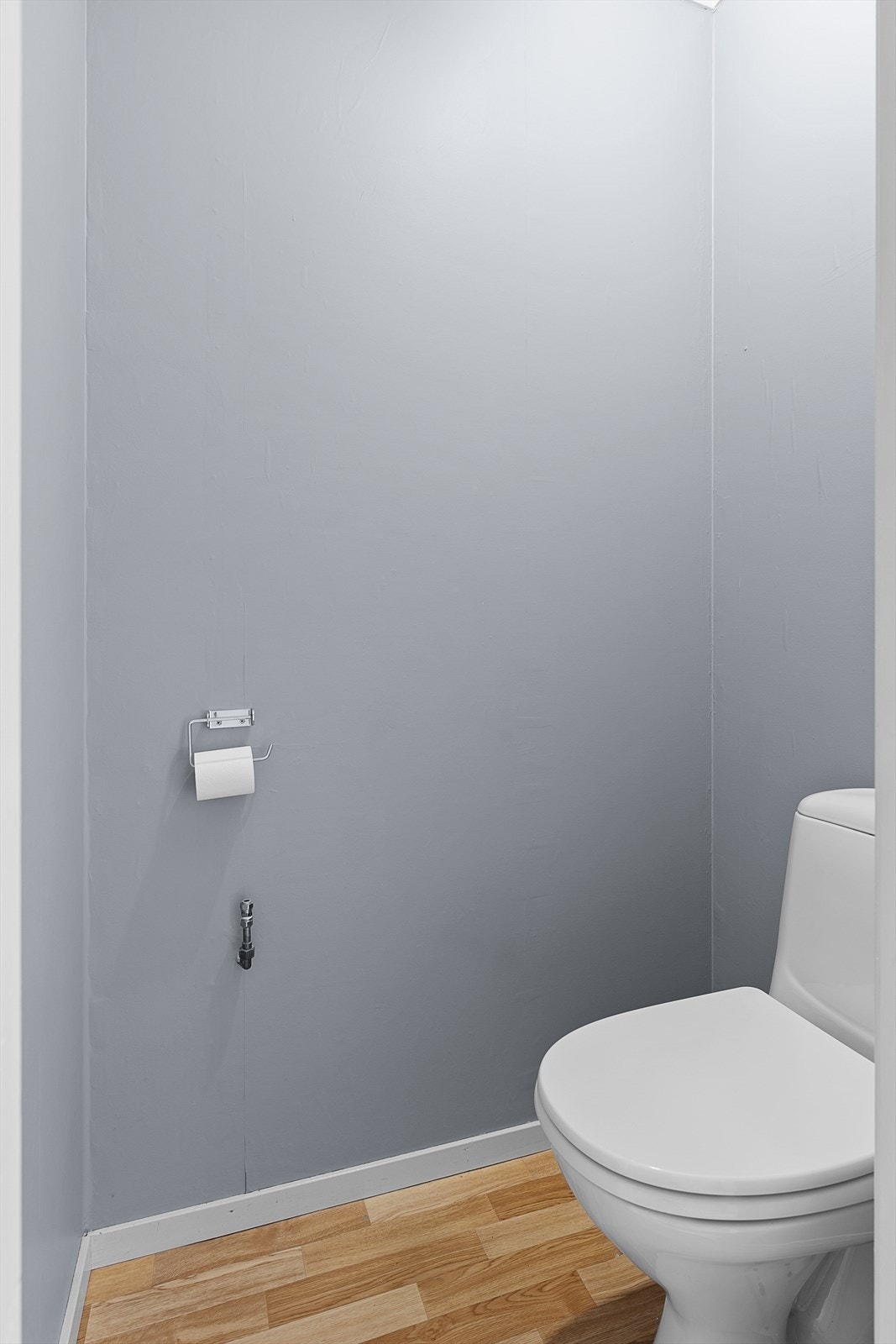 Toalettrom tilstøtende badet i hovedetasjen Galleribilde