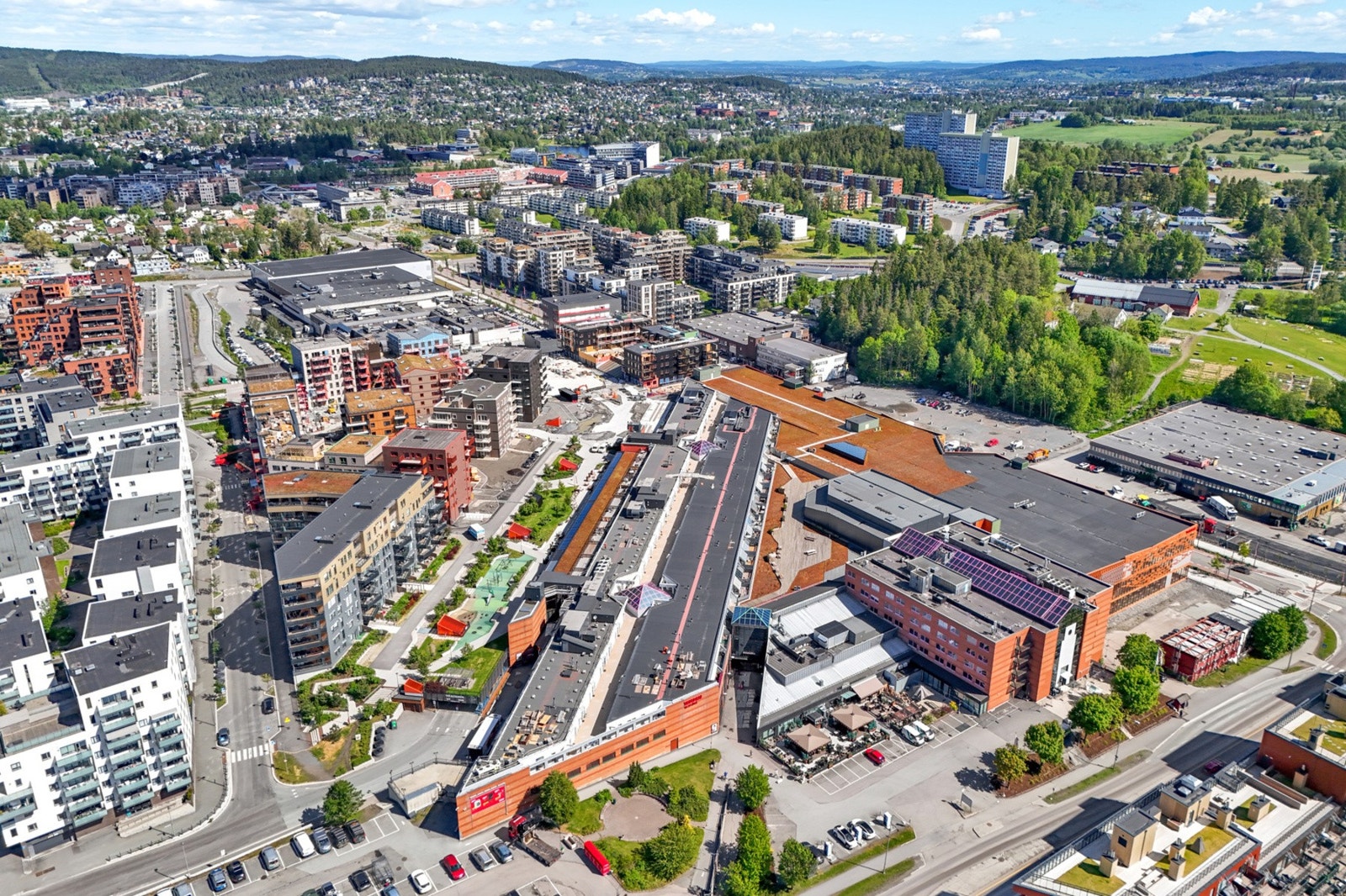 I umiddelbar nærhet ligger Triaden kjøpesenter med et hav av butikker og spisesteder. Galleribilde