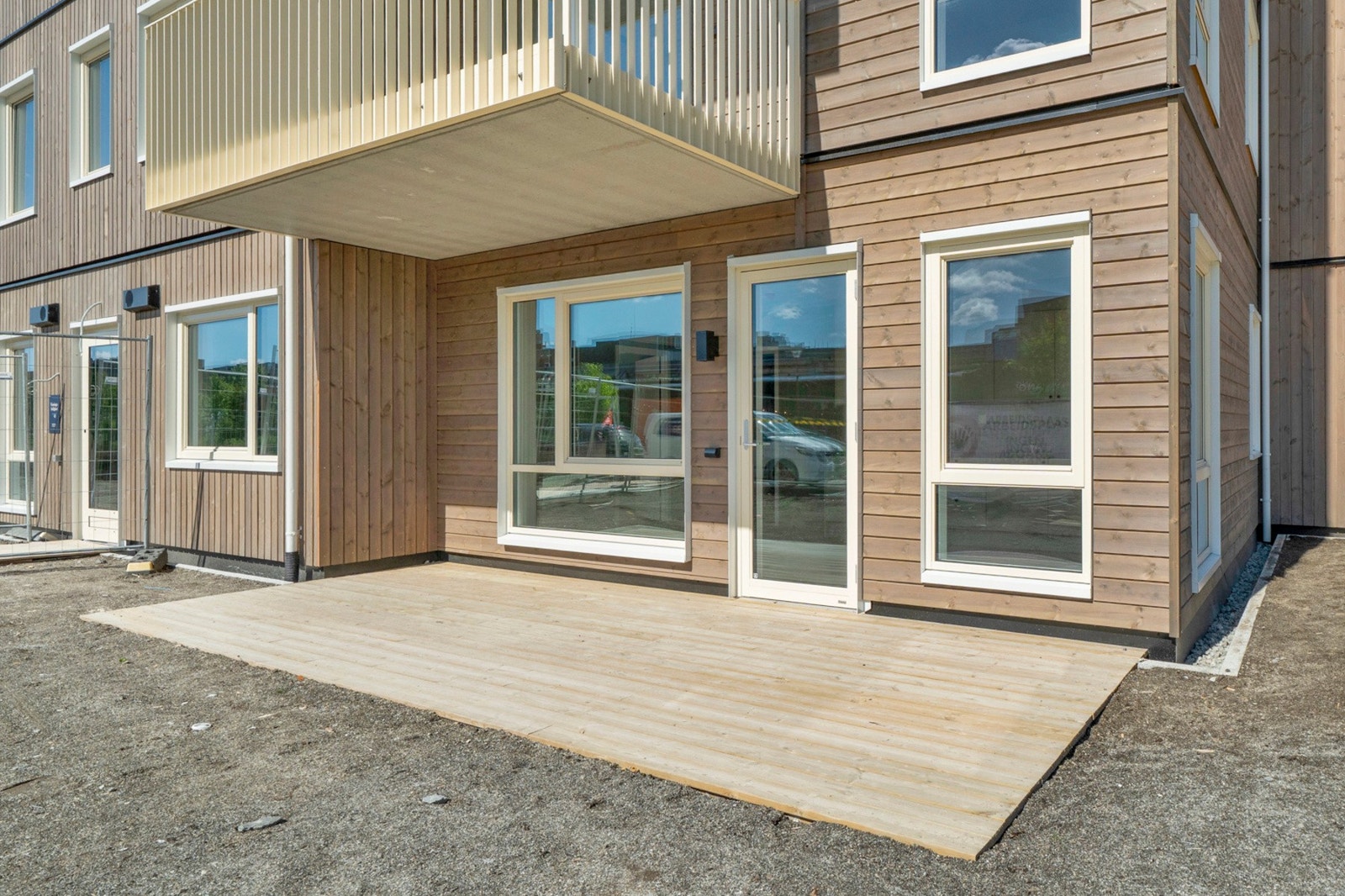 Leiligheten ligger i første etasje med en solrik markterrasse på ca. 15 kvm. Galleribilde