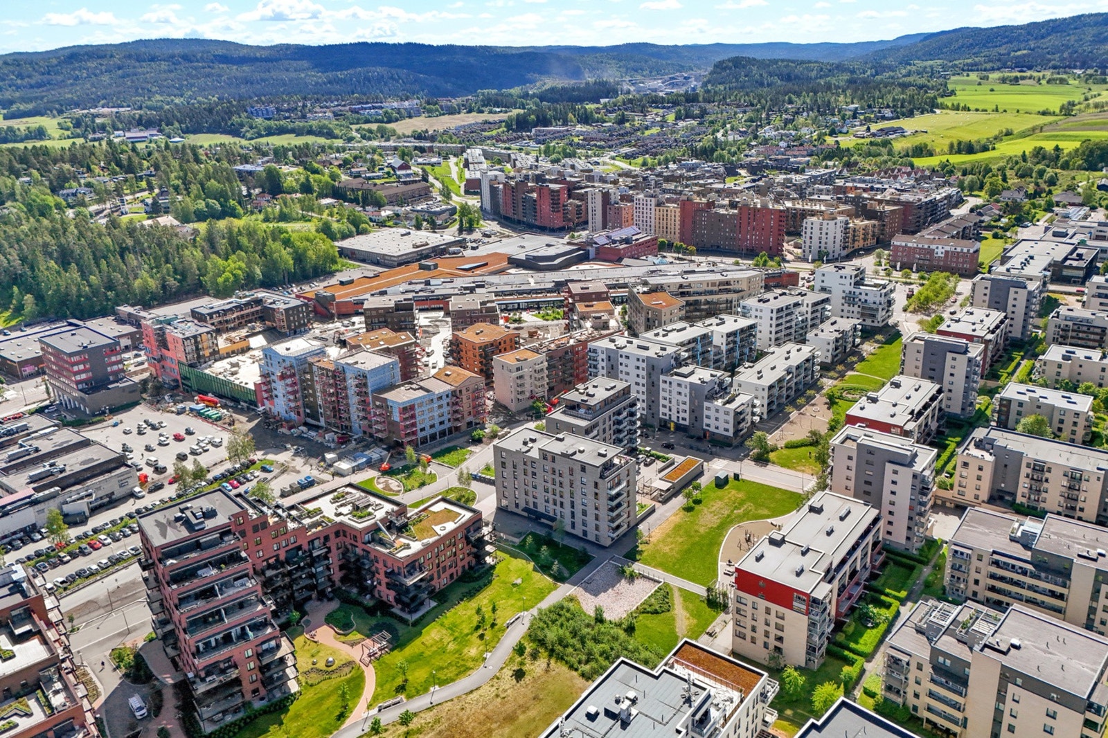 Det er svært gode kollektivforbindelser i området. Bussen mot Oslo går hvert tiende minutt. Galleribilde