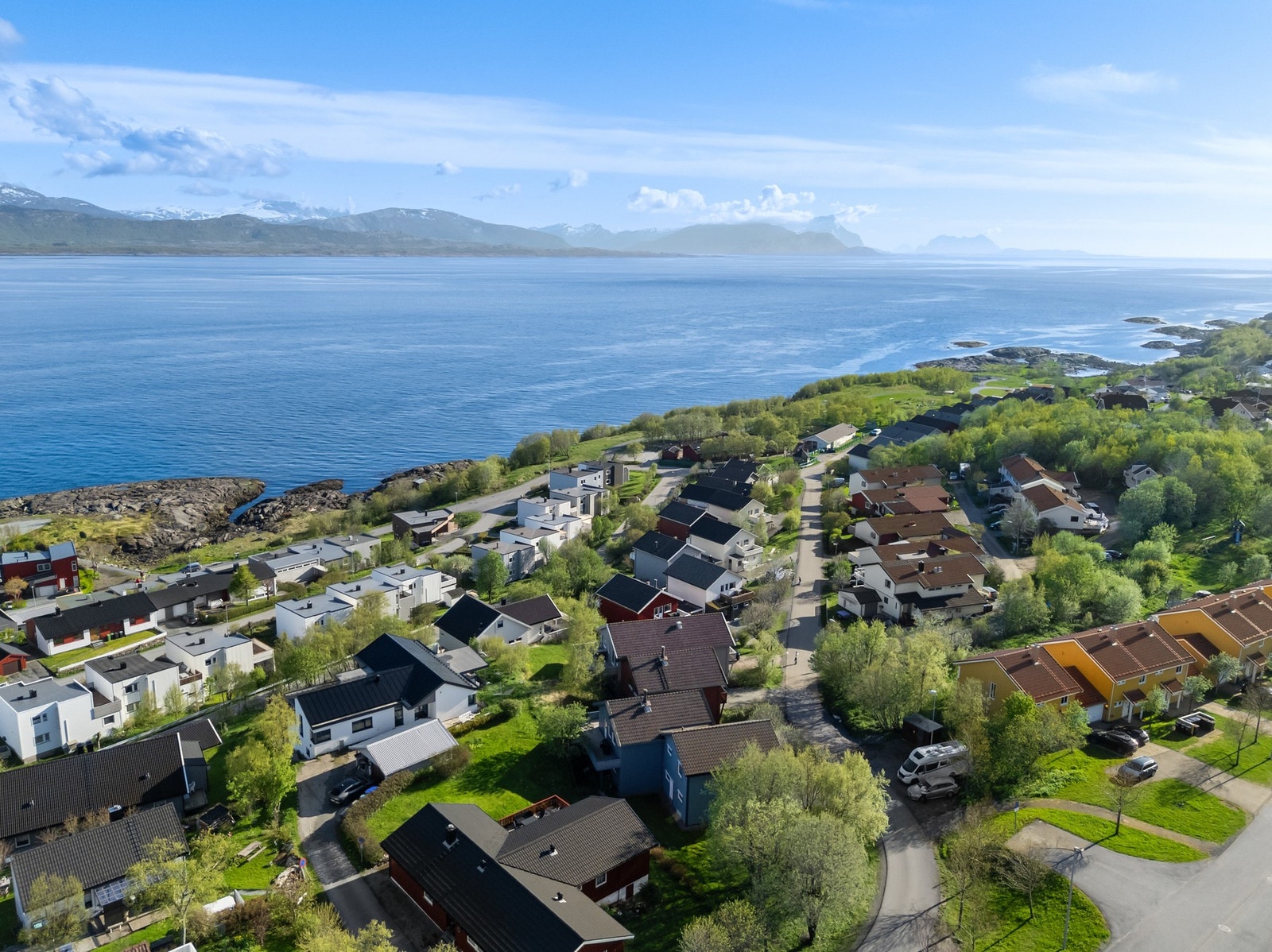 Gangavstand til barnehage, skole, butikk og populære Kyststien. Galleribilde