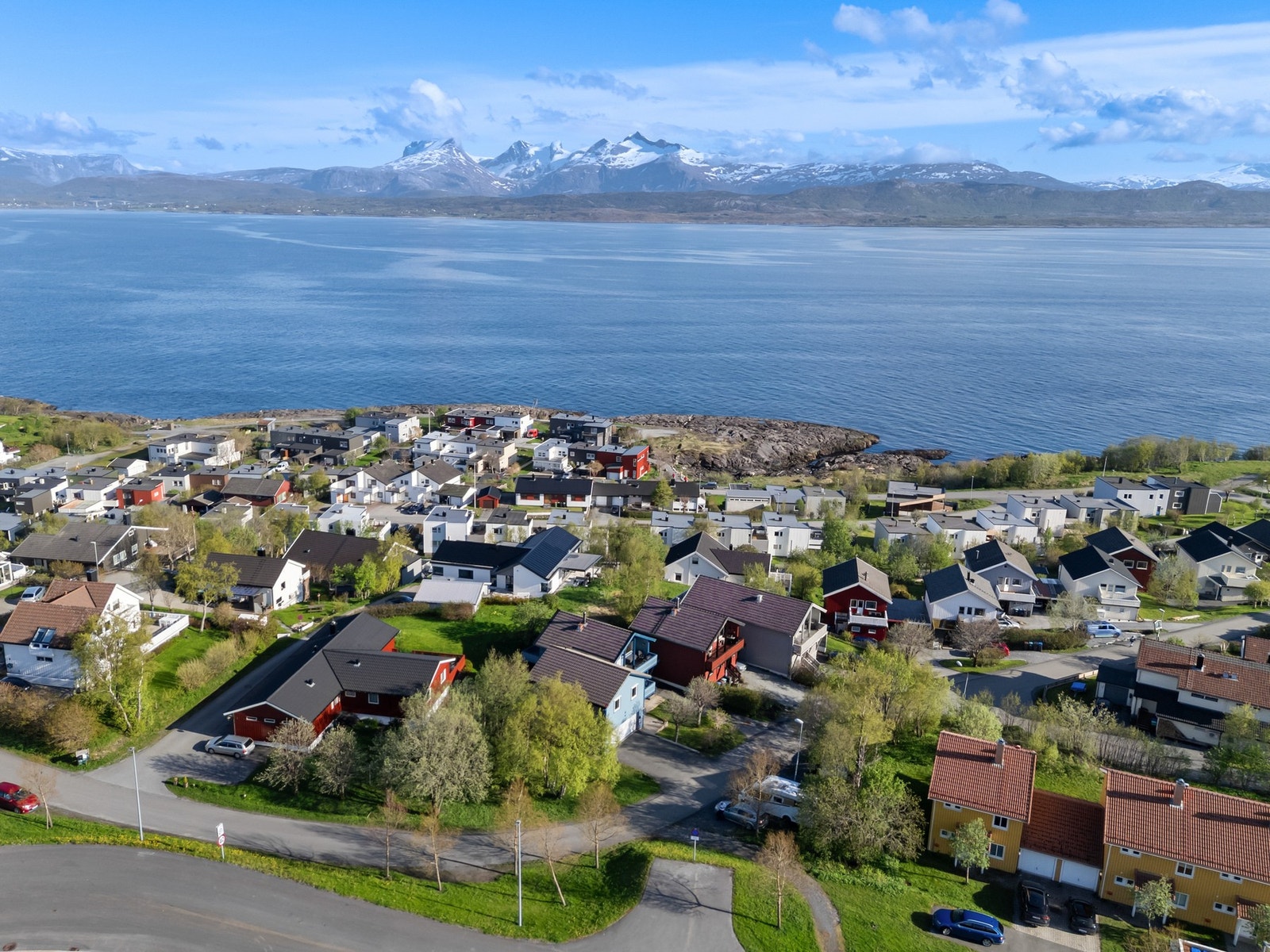 Gangavstand til barnehage, skole, butikk og populære Kyststien. Galleribilde