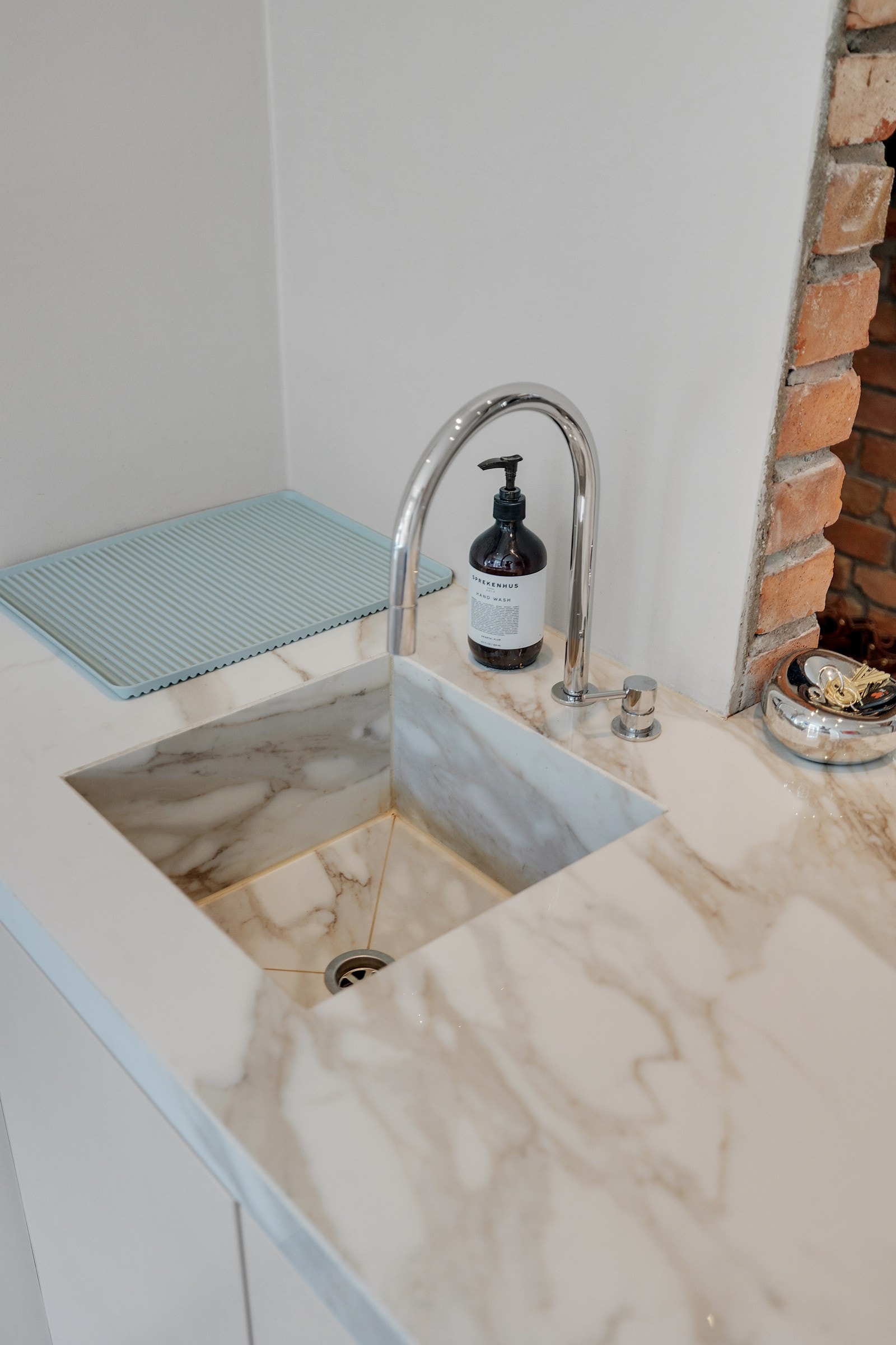 Gjennomtenkte og smakfulle valg er stikkord for denne leiligheten! Galleribilde