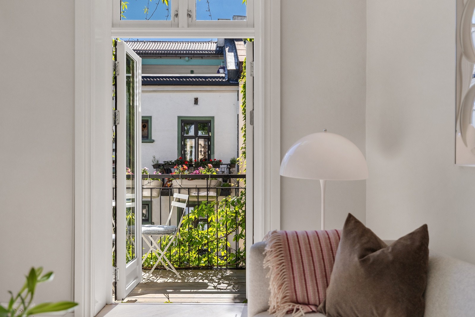 Fra stuen har du utgang til leilighetens herlige balkong på 4m². Galleribilde