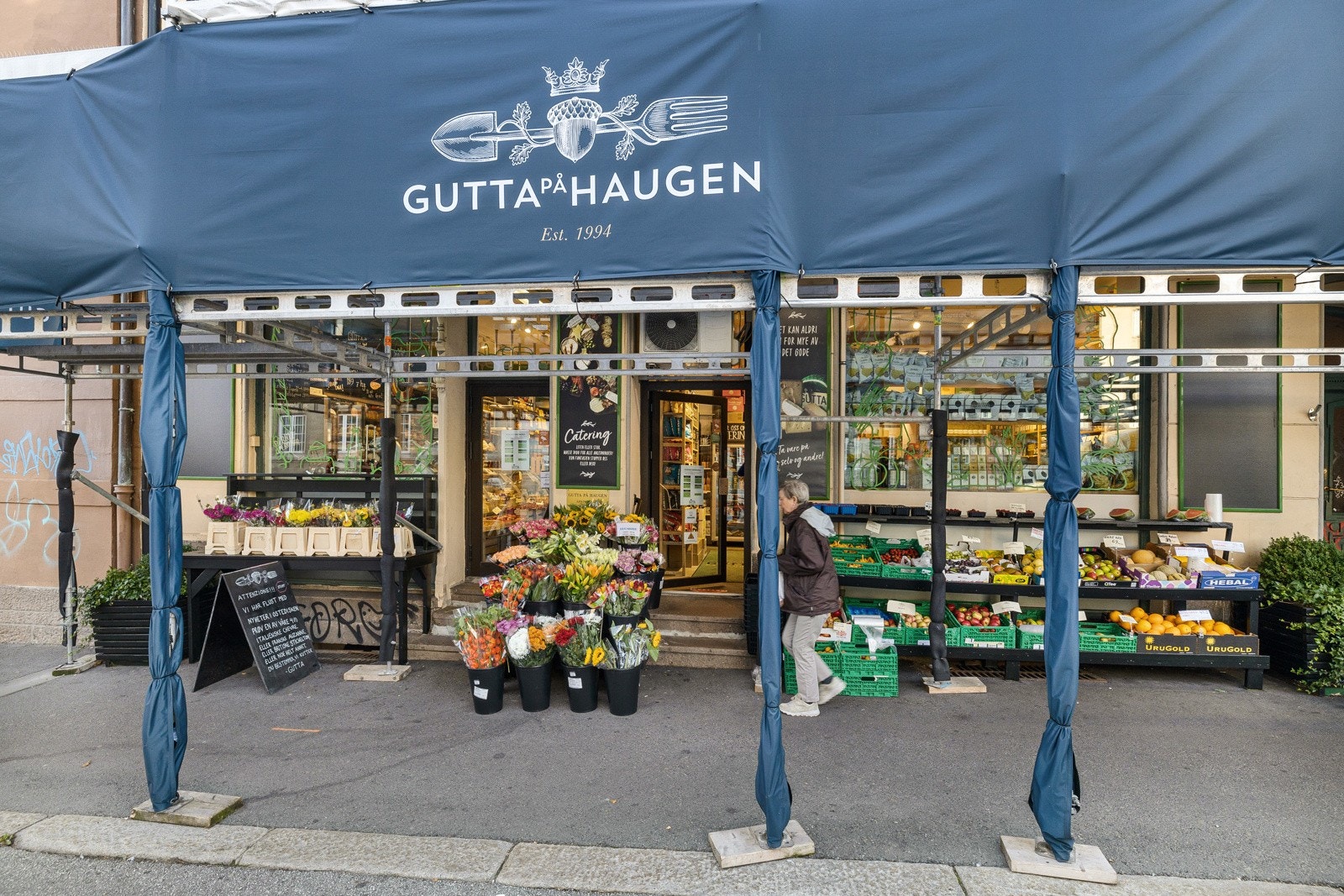 Flere hyggelige nisjebutikker og spisesteder i nærheten. Galleribilde