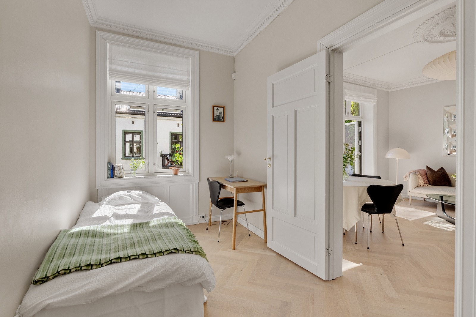 Soverom 2 har også en fin størrelse med inngang fra stuen. Galleribilde