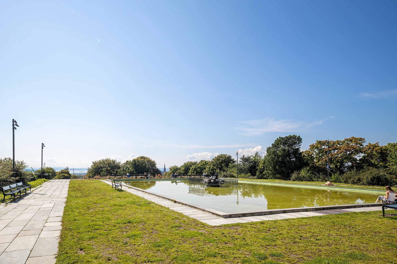 Det perfekte stedet å grille på sommeren. Galleribilde