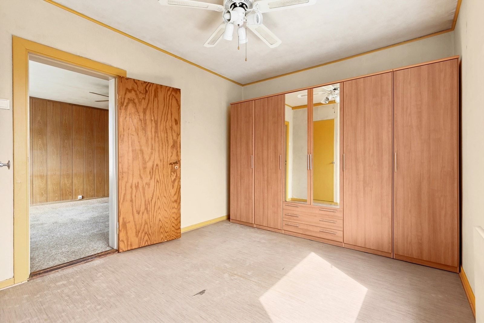 Soverom 1 er godt stort og romlig rom ved stuen. Galleribilde