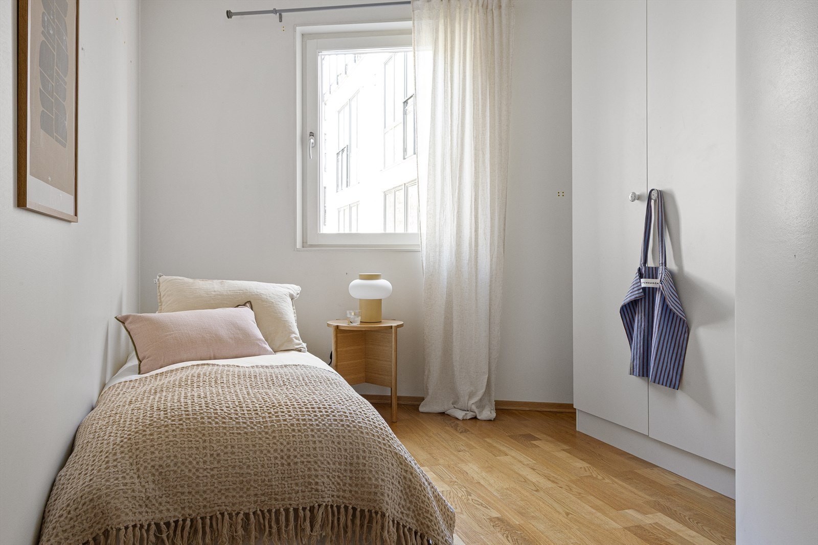 Soverom 2 passer ypperlig som barnerom, gjesterom eller kontor. Galleribilde