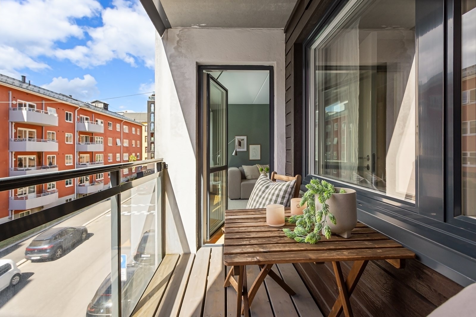 En lys, pen og innbydende 3-roms selveierleilighet over to plan. Galleribilde