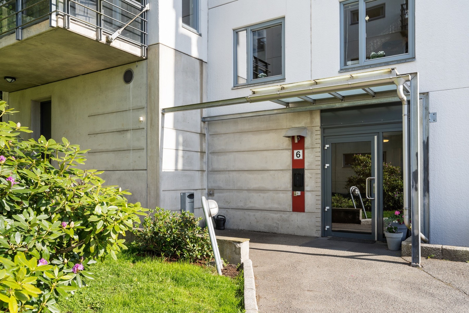 Hyggelig og forseggjort inngangsparti. Galleribilde