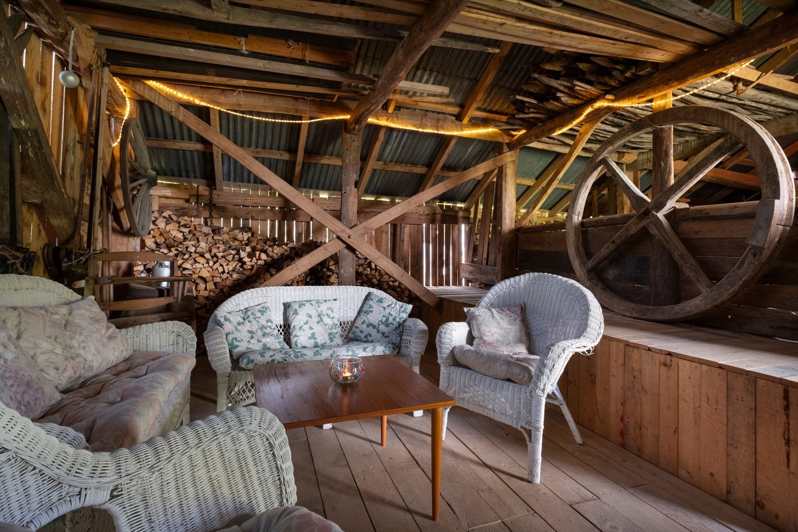 Sittegruppe i Løe. Galleribilde