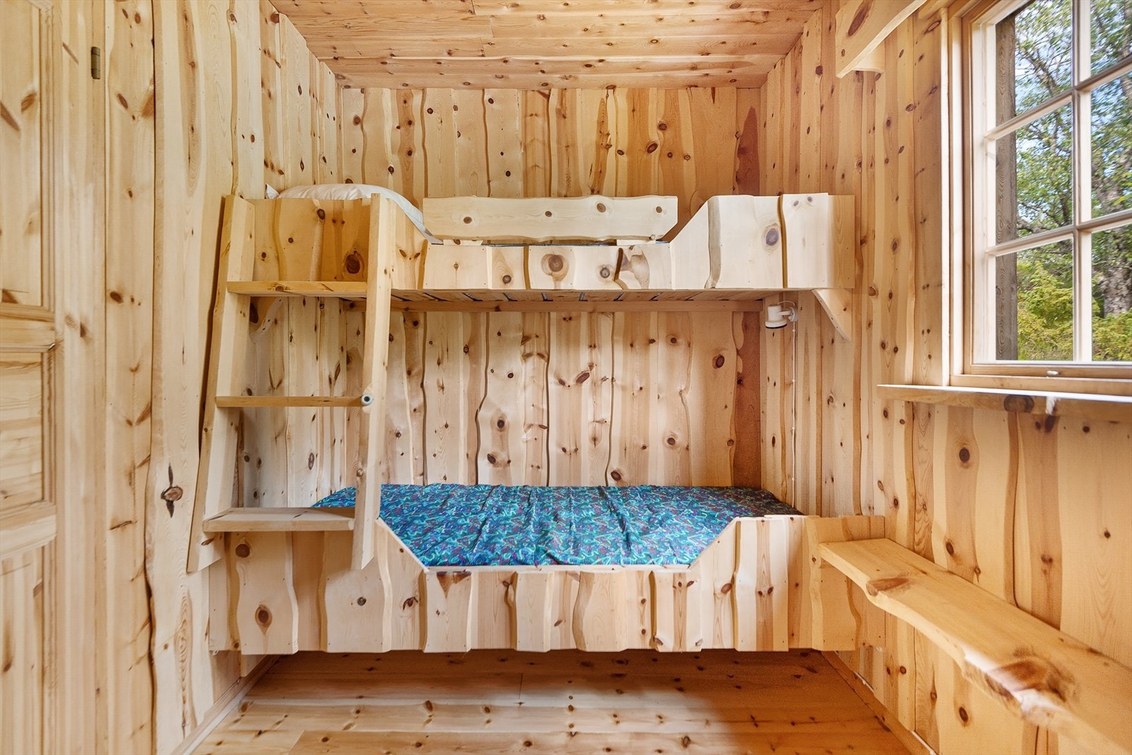 Hytten har totalt fire soverom av god størrelse på 4,4 m², 4,7 m², 5,5 m² og 5,5 m² Galleribilde