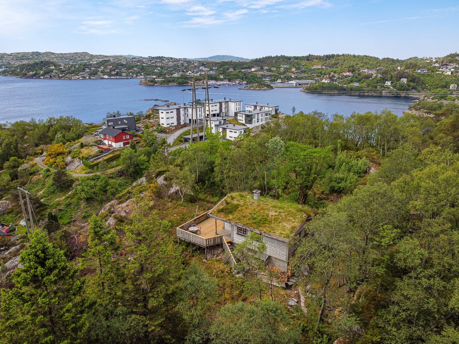 Vann er ikke innlagt. Gråvannspillvann fra kjøkken må ledes til bøtte og tømmes på egen tomt Galleribilde