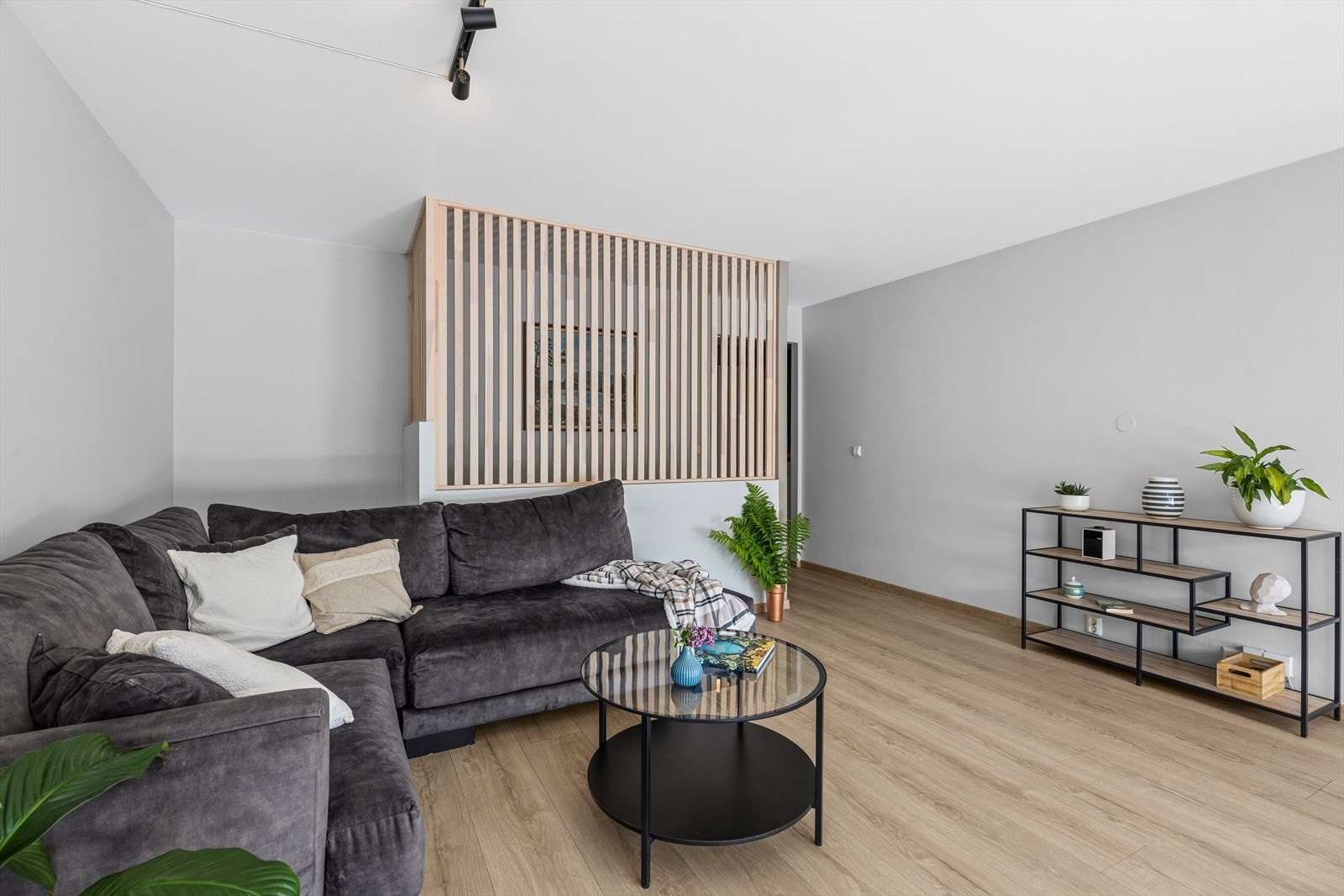 Stuen har gode møbleringsmuligheter. Galleribilde
