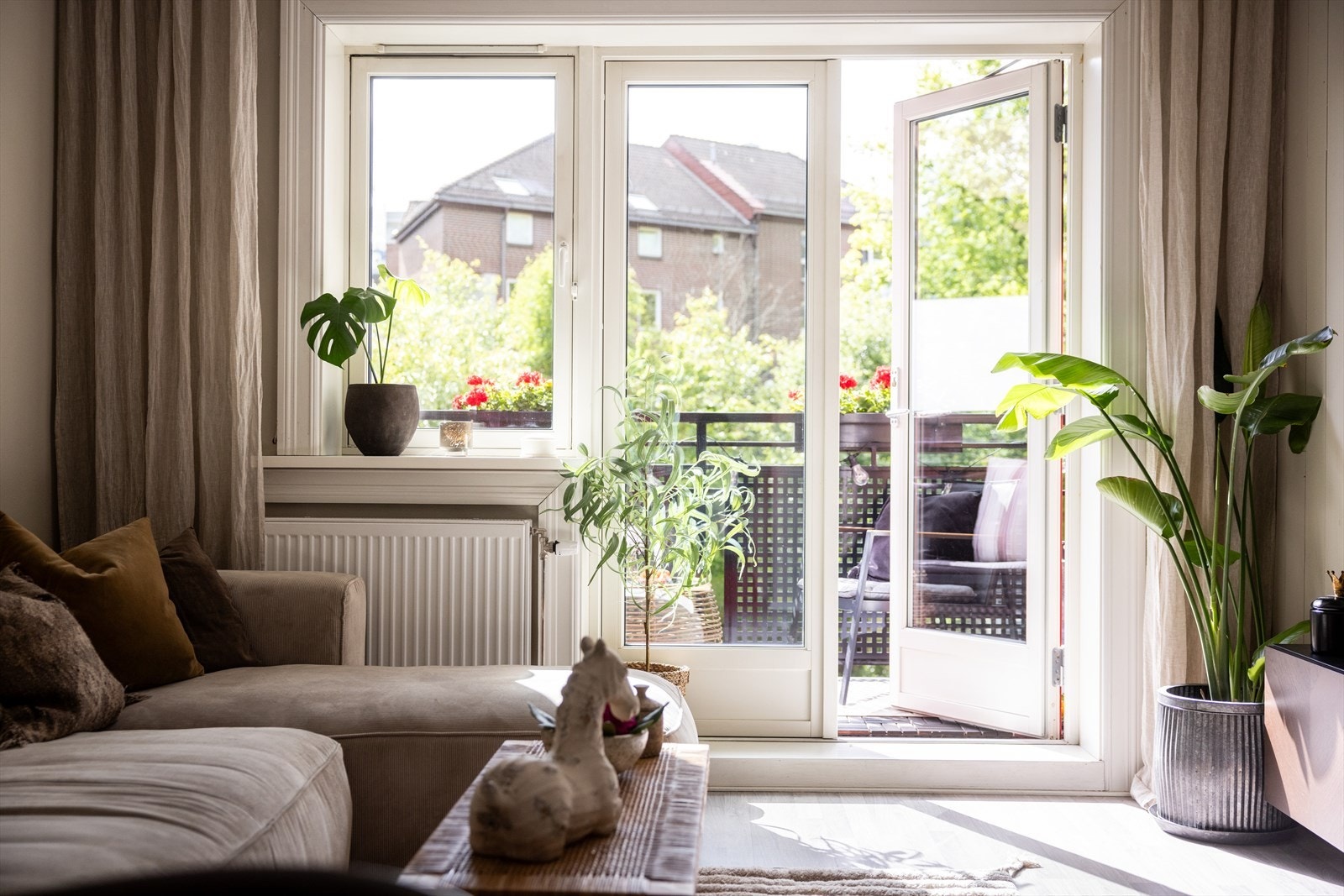 Fra stuen er det utgang til vestvendt balkong. Galleribilde